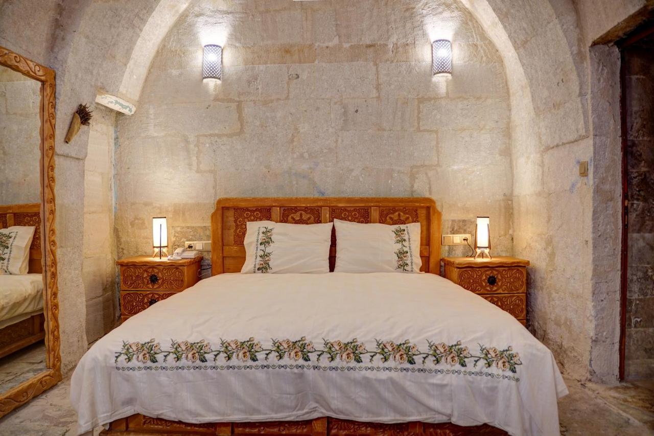 Ask-i Nare Cave - Swimming Pool &