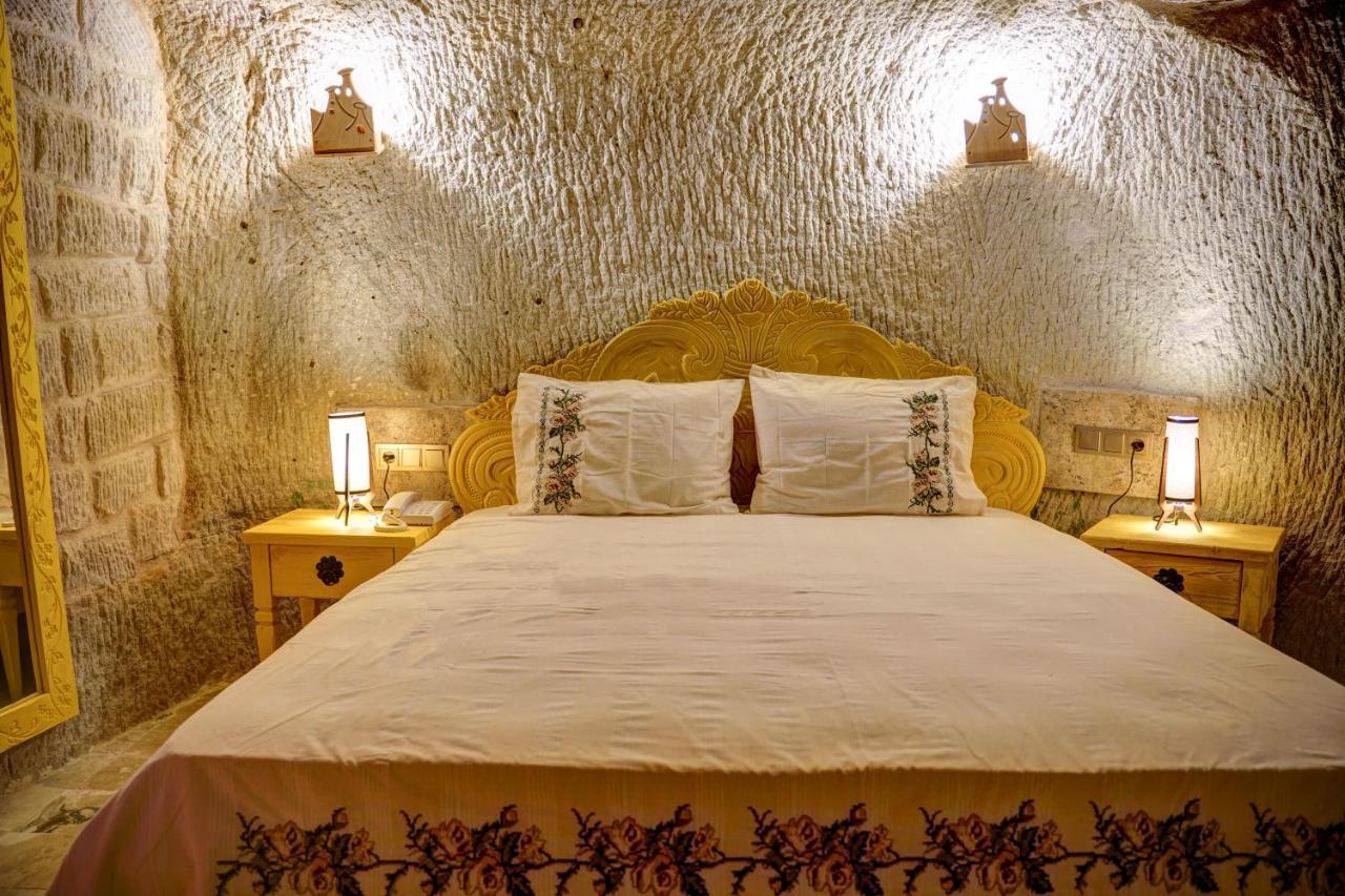 Ask-i Nare Cave - Swimming Pool & Hotel Nevsehir