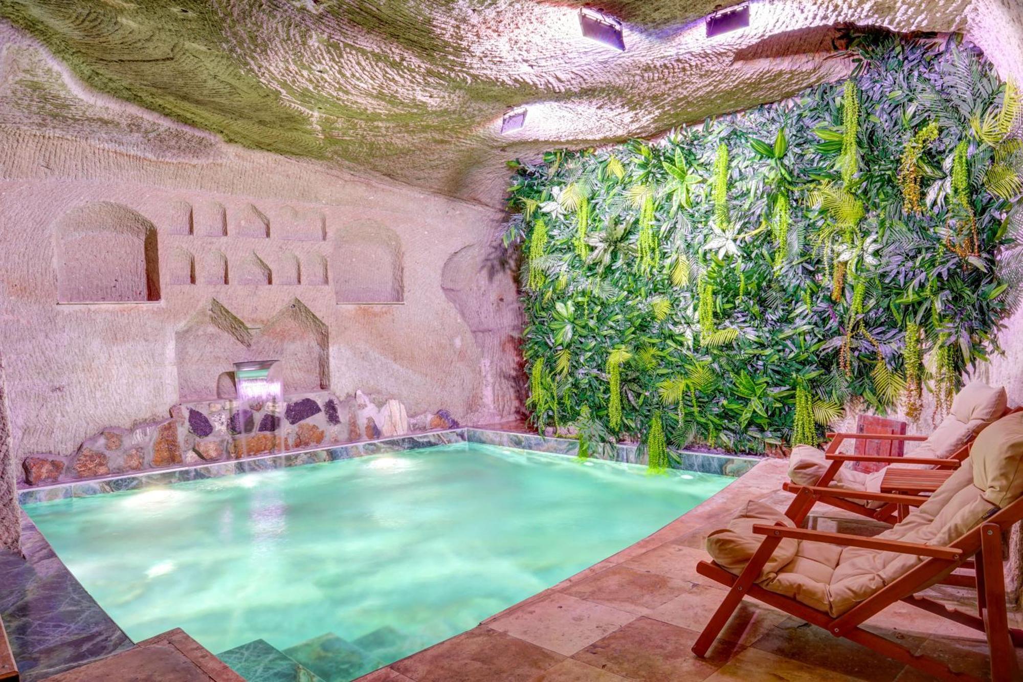 Ask-i Nare Cave - Swimming Pool & Hotel Nevsehir