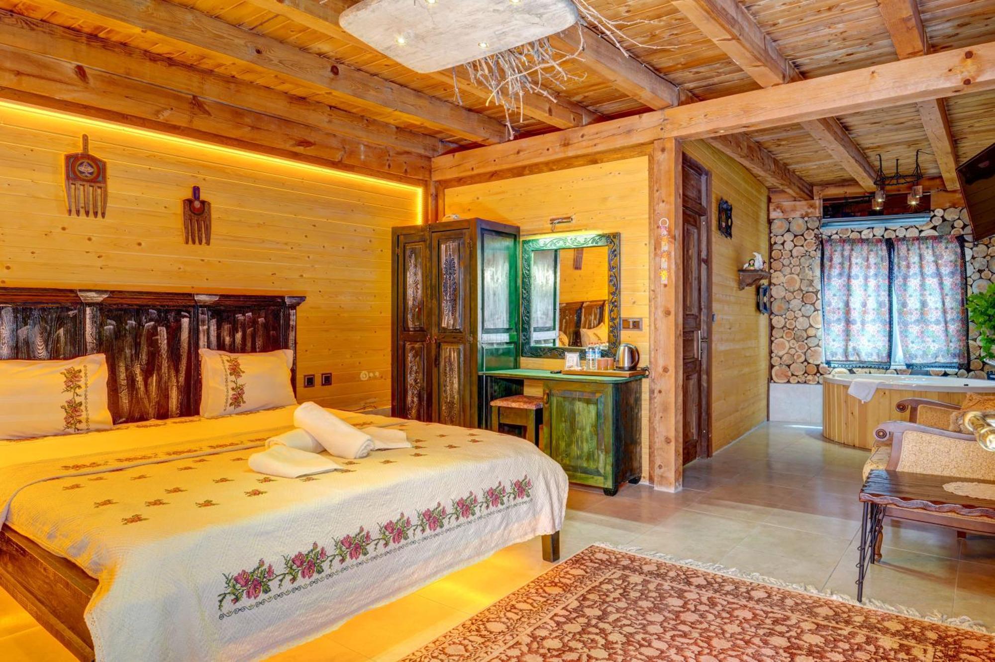 Ask-i Nare Cave - Swimming Pool & Hotel Nevsehir