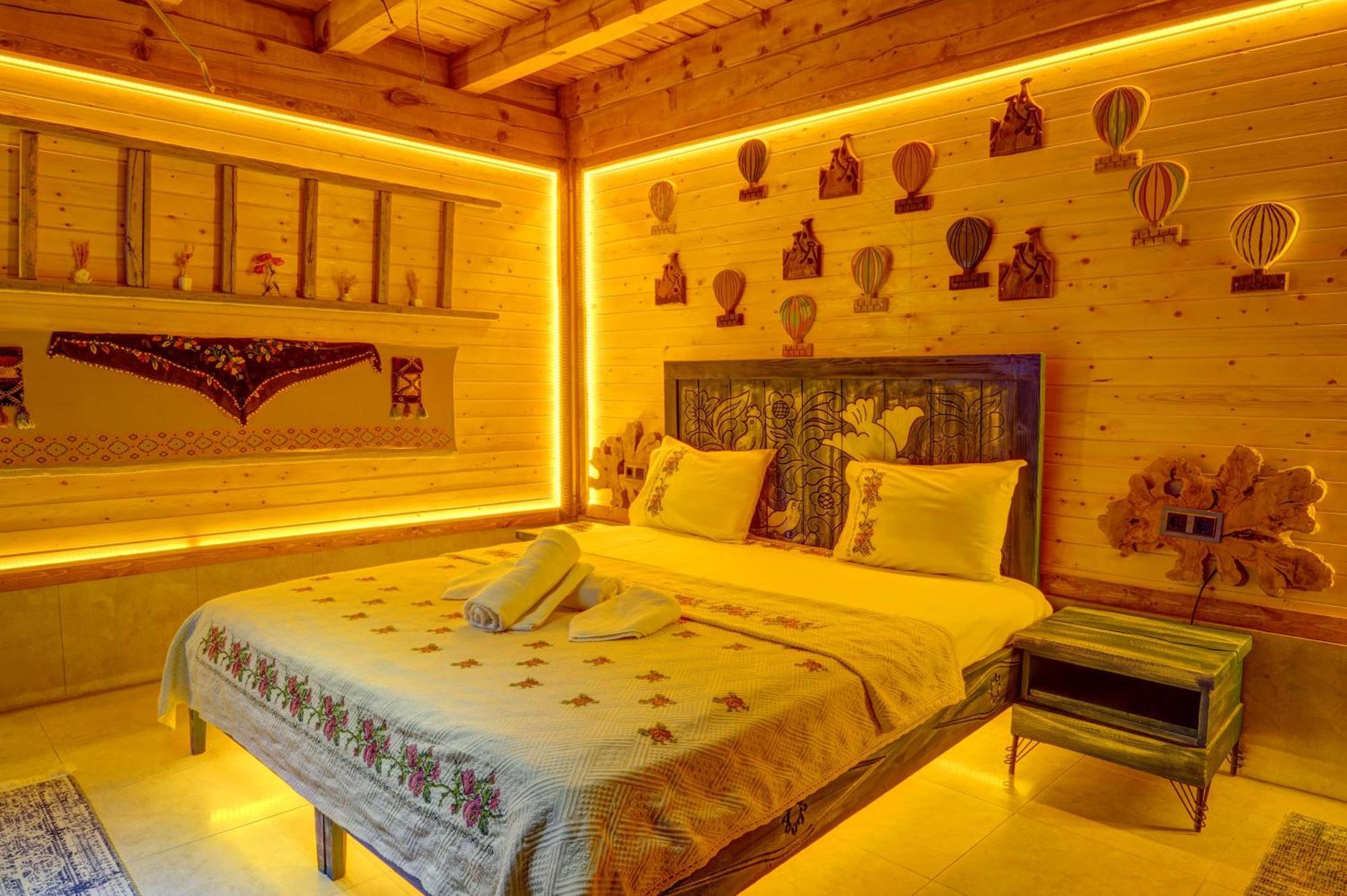 Ask-i Nare Cave - Swimming Pool & Hotel